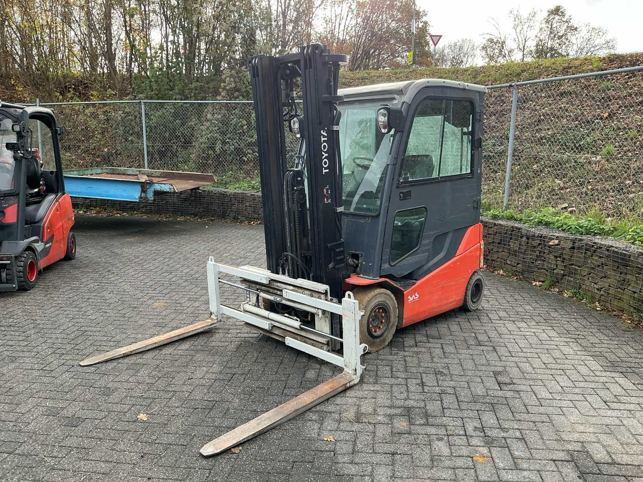 2017 TOYOTA 8FBMKT25 FORKLIFT - Forklift: picture 2 2017 TOYOTA 8FBMKT25 FORKLIFT - Forklift: picture 2