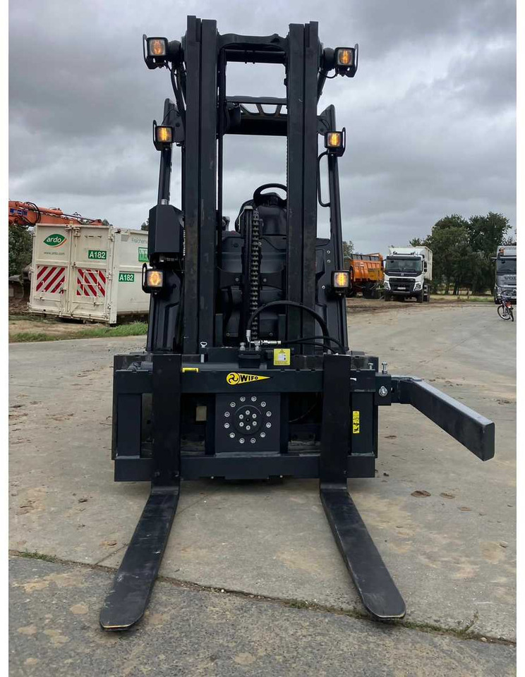2018 LINDE E35 FORKLIFT - Forklift: picture 3 2018 LINDE E35 FORKLIFT - Forklift: picture 3