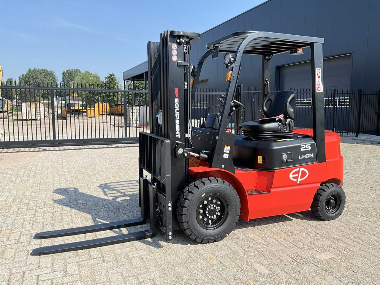 2025 EP EFL 252 XS FORKLIFT - Forklift: picture 2 2025 EP EFL 252 XS FORKLIFT - Forklift: picture 2