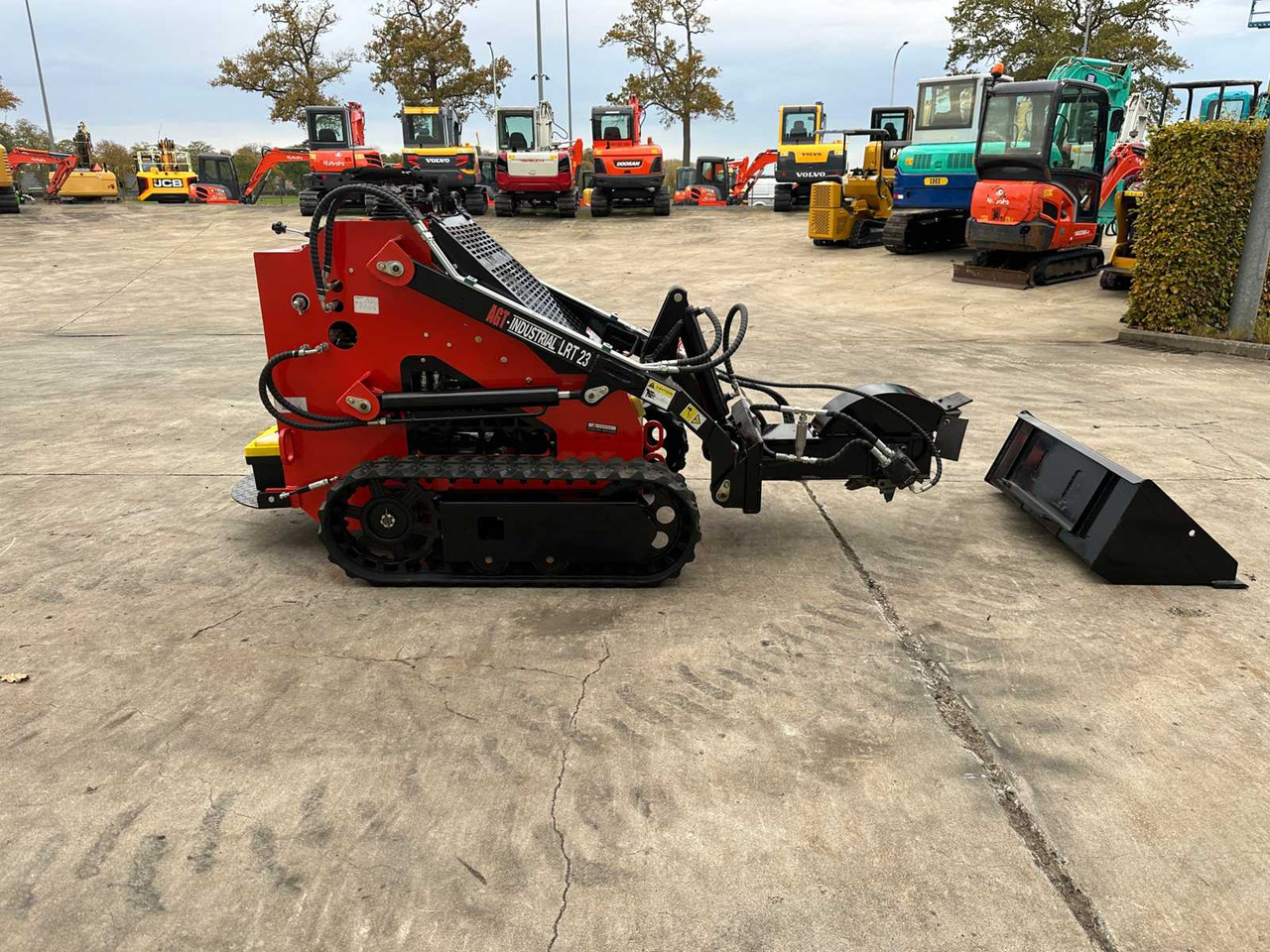 AGT - 2025 - LRT23 - TRACK LOADER WITH STUMP GRINDER - Compact track loader: picture 4 AGT - 2025 - LRT23 - TRACK LOADER WITH STUMP GRINDER - Compact track loader: picture 4