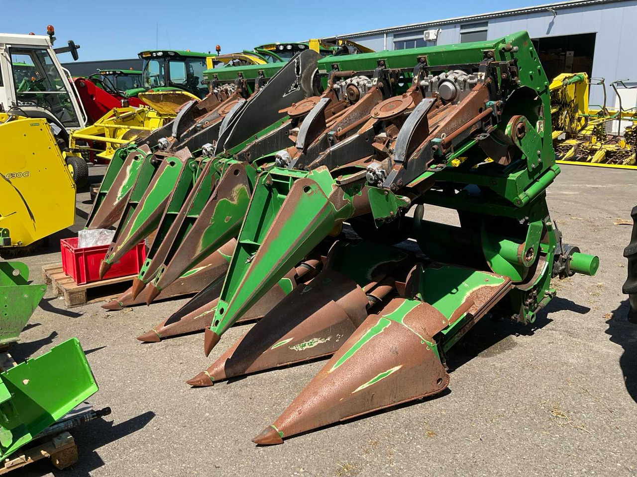 John Deere 175 - 208B - Agricultural machinery: picture 1 John Deere 175 - 208B - Agricultural machinery: picture 1