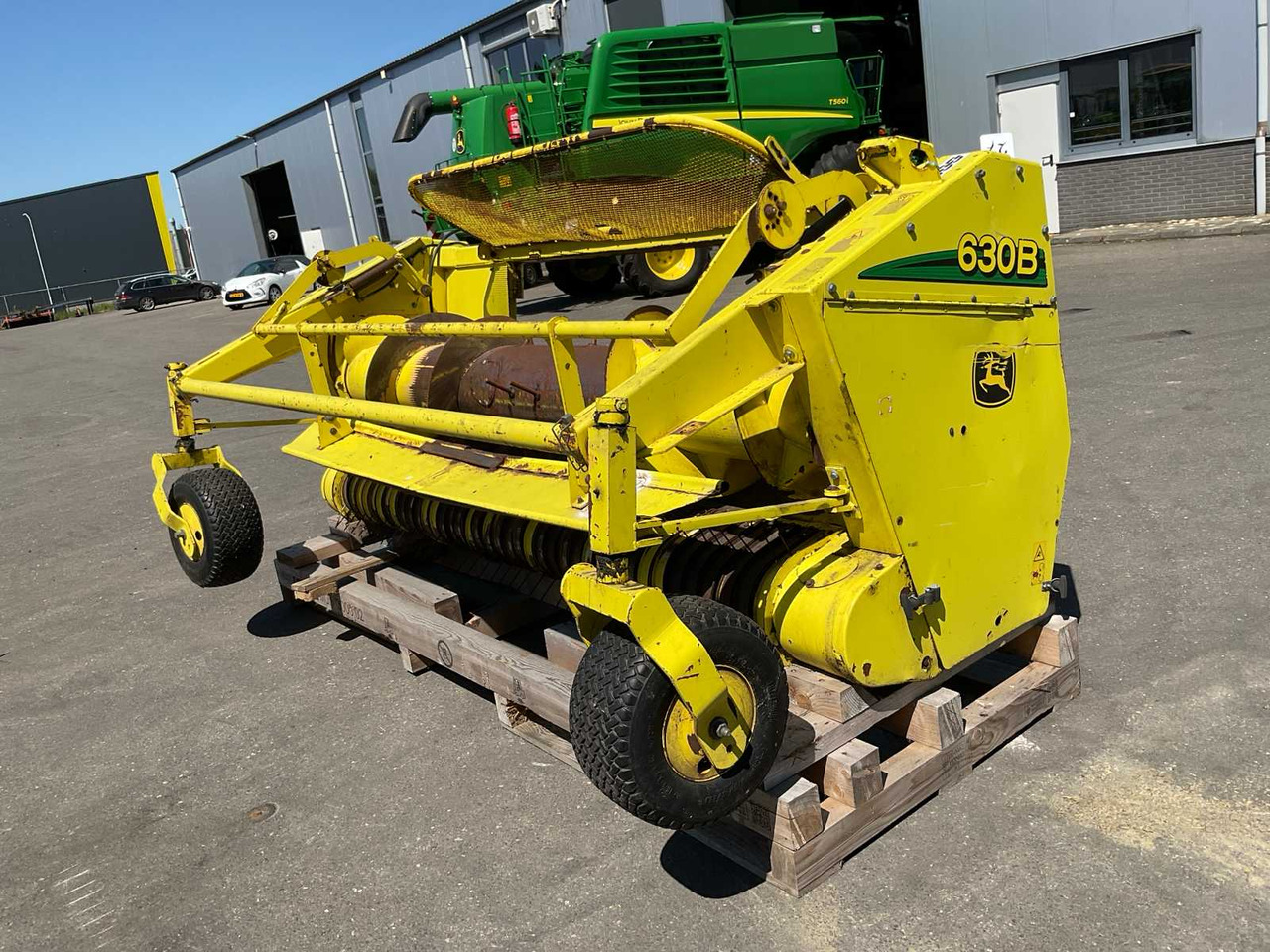John Deere 630B - Agricultural machinery: picture 1 John Deere 630B - Agricultural machinery: picture 1