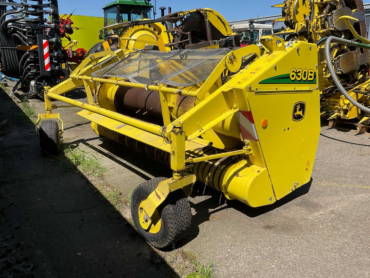 John Deere 630B - Agricultural machinery: picture 1 John Deere 630B - Agricultural machinery: picture 1