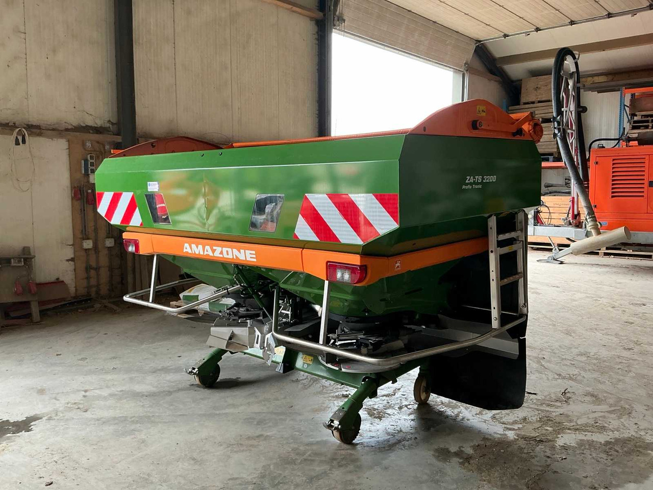 Amazone ZA-TS 3200 - Fertilizer spreader: picture 1 Amazone ZA-TS 3200 - Fertilizer spreader: picture 1