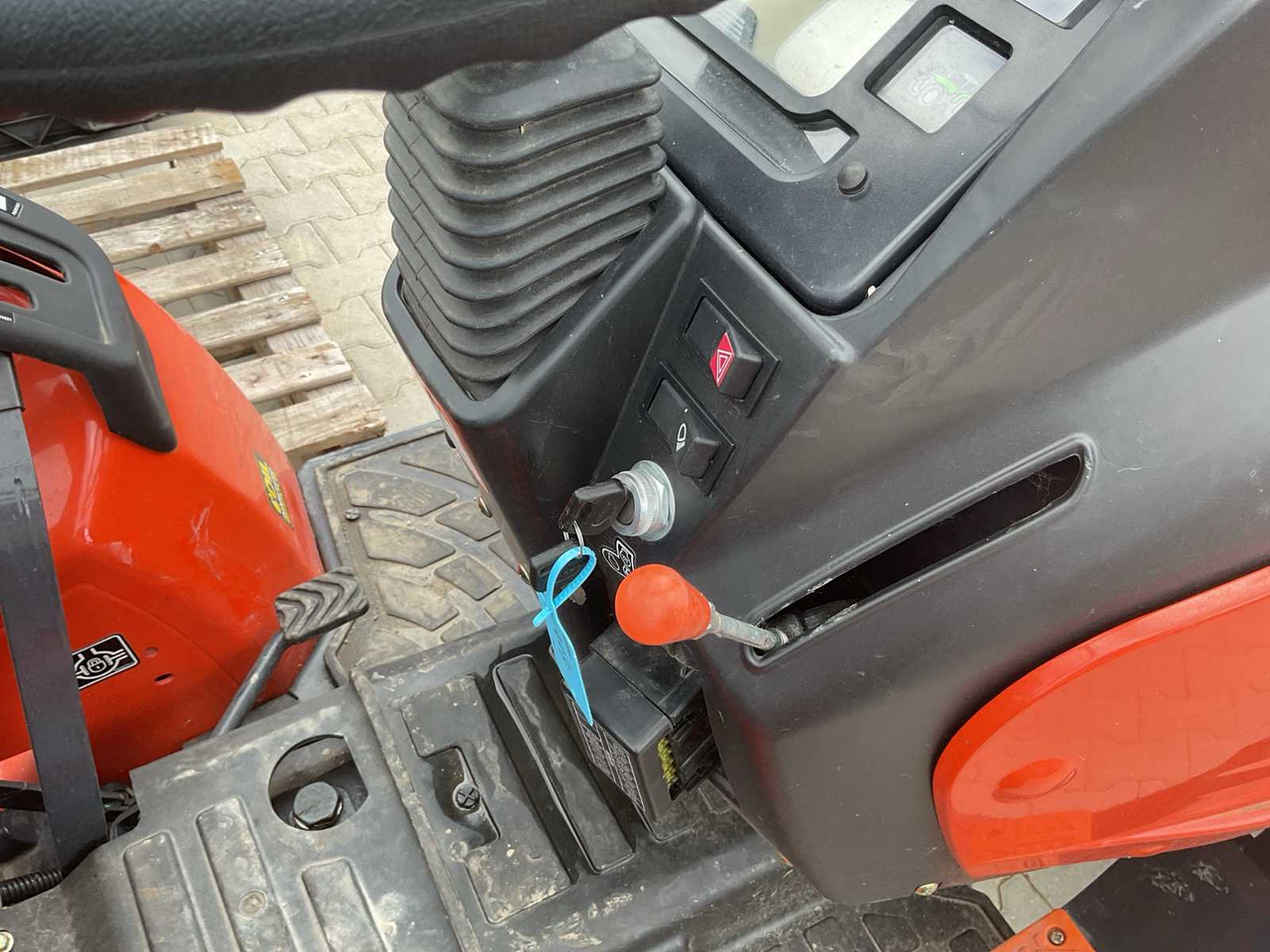 Avenger - Compact tractor: picture 2 Avenger - Compact tractor: picture 2