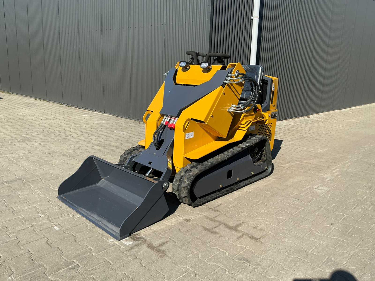 BISON TEK BT360 MINI LOADER / TRACK SKID STEER LOADER - Compact track loader: picture 1 BISON TEK BT360 MINI LOADER / TRACK SKID STEER LOADER - Compact track loader: picture 1