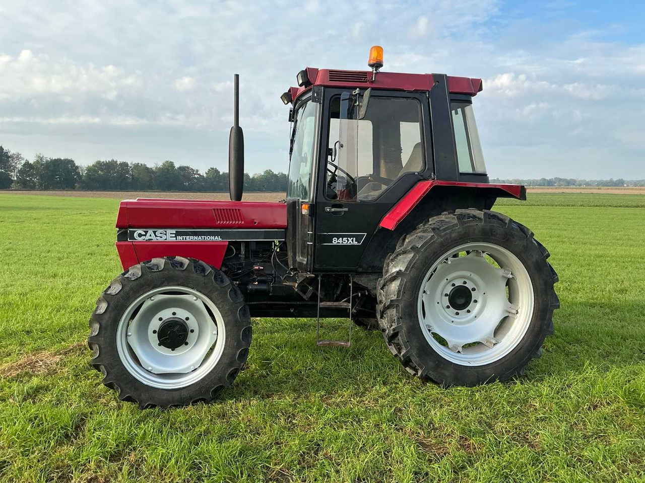 Case IH 845XL - Farm tractor: picture 2 Case IH 845XL - Farm tractor: picture 2