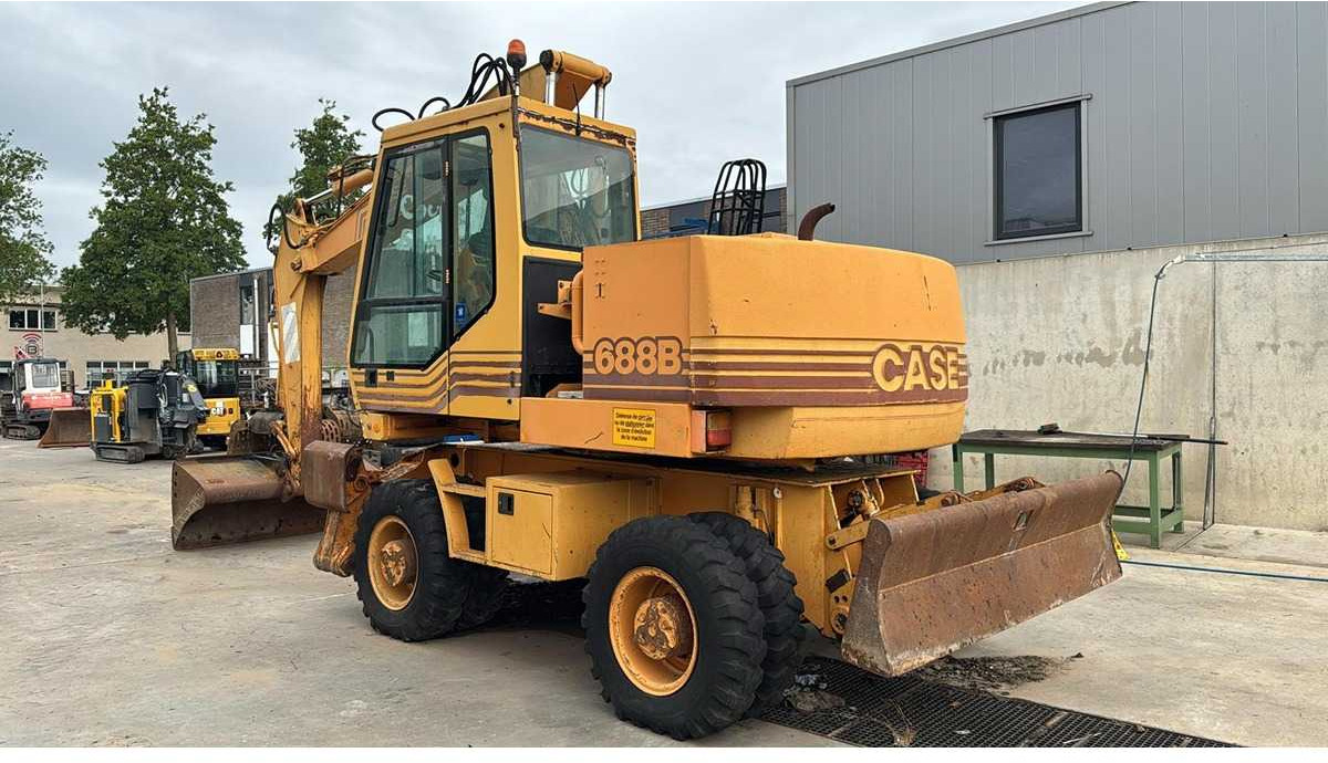 Case Poclain 688BP - Wheel excavator: picture 3 Case Poclain 688BP - Wheel excavator: picture 3