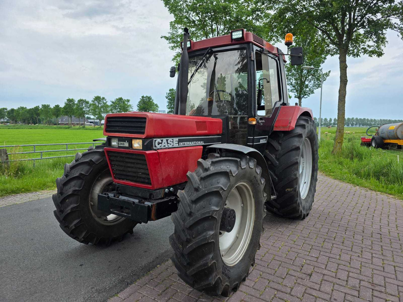 Case international 856XL - Farm tractor: picture 1 Case international 856XL - Farm tractor: picture 1