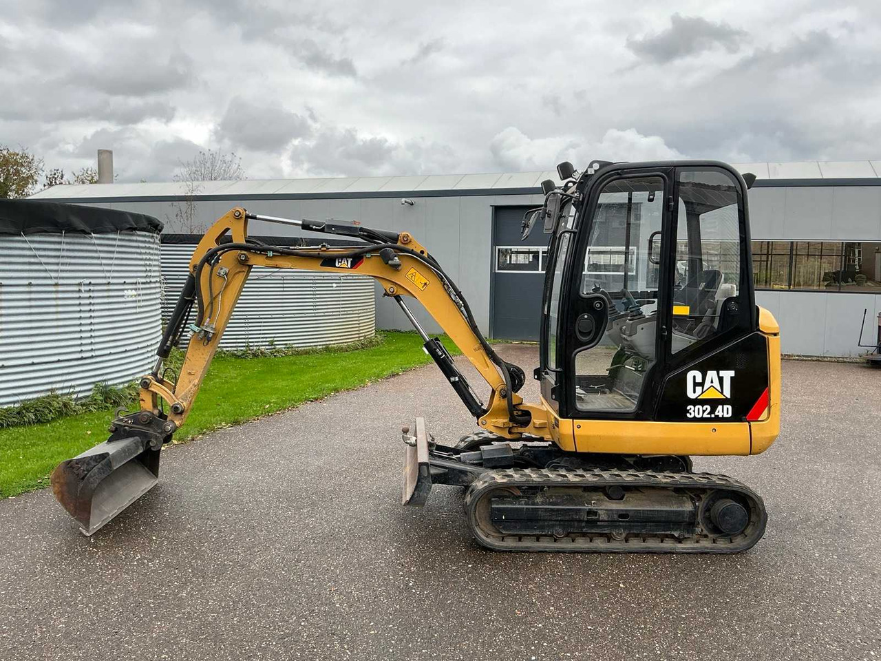 Caterpillar 302.4D - Mini excavator: picture 2 Caterpillar 302.4D - Mini excavator: picture 2