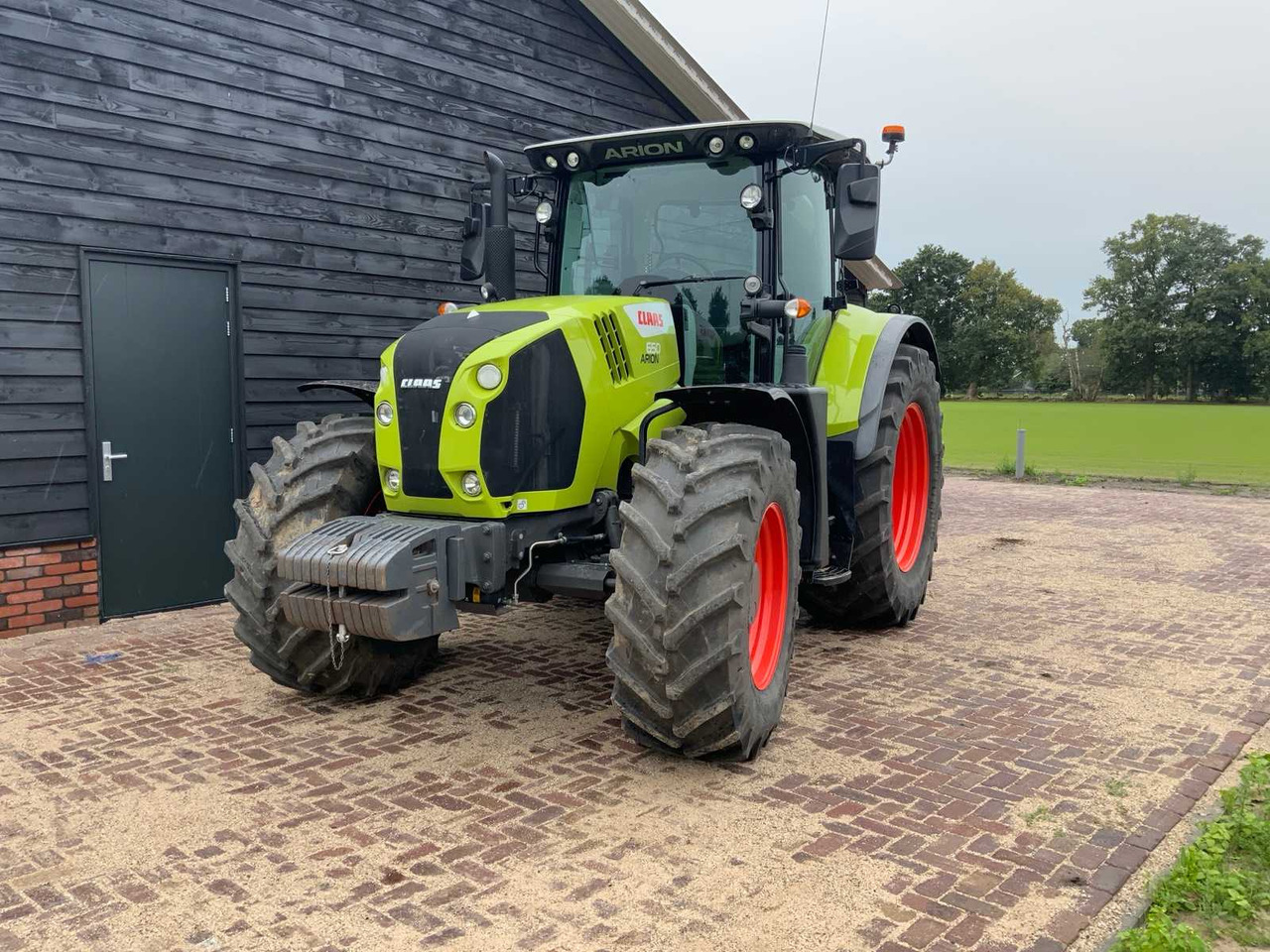 Claas Arion 650 - Farm tractor: picture 1 Claas Arion 650 - Farm tractor: picture 1