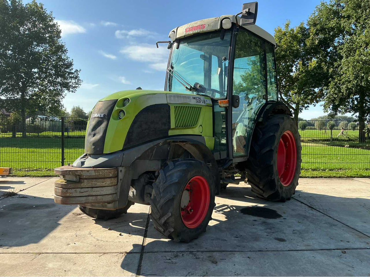 Claas Nectis237VE - Farm tractor: picture 1 Claas Nectis237VE - Farm tractor: picture 1