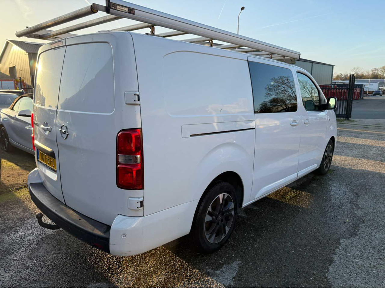 OPEL - VIVARO L3 - DOUBLE CAB - AUTOMATIC - 180 HP - COMMERCIAL VEHICLE 20 - Commercial truck: picture 5 OPEL - VIVARO L3 - DOUBLE CAB - AUTOMATIC - 180 HP - COMMERCIAL VEHICLE 20 - Commercial truck: picture 5