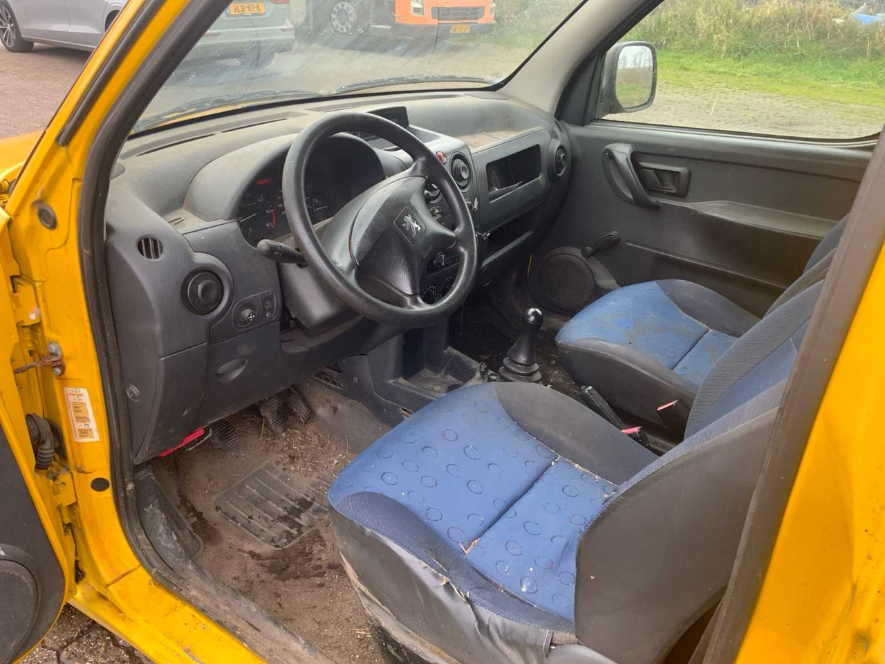 Commercial truck PEUGEOT PARTNER 190C 2.0 HDI COMMERCIAL VEHICLE: picture 21 Commercial truck PEUGEOT PARTNER 190C 2.0 HDI COMMERCIAL VEHICLE: picture 21