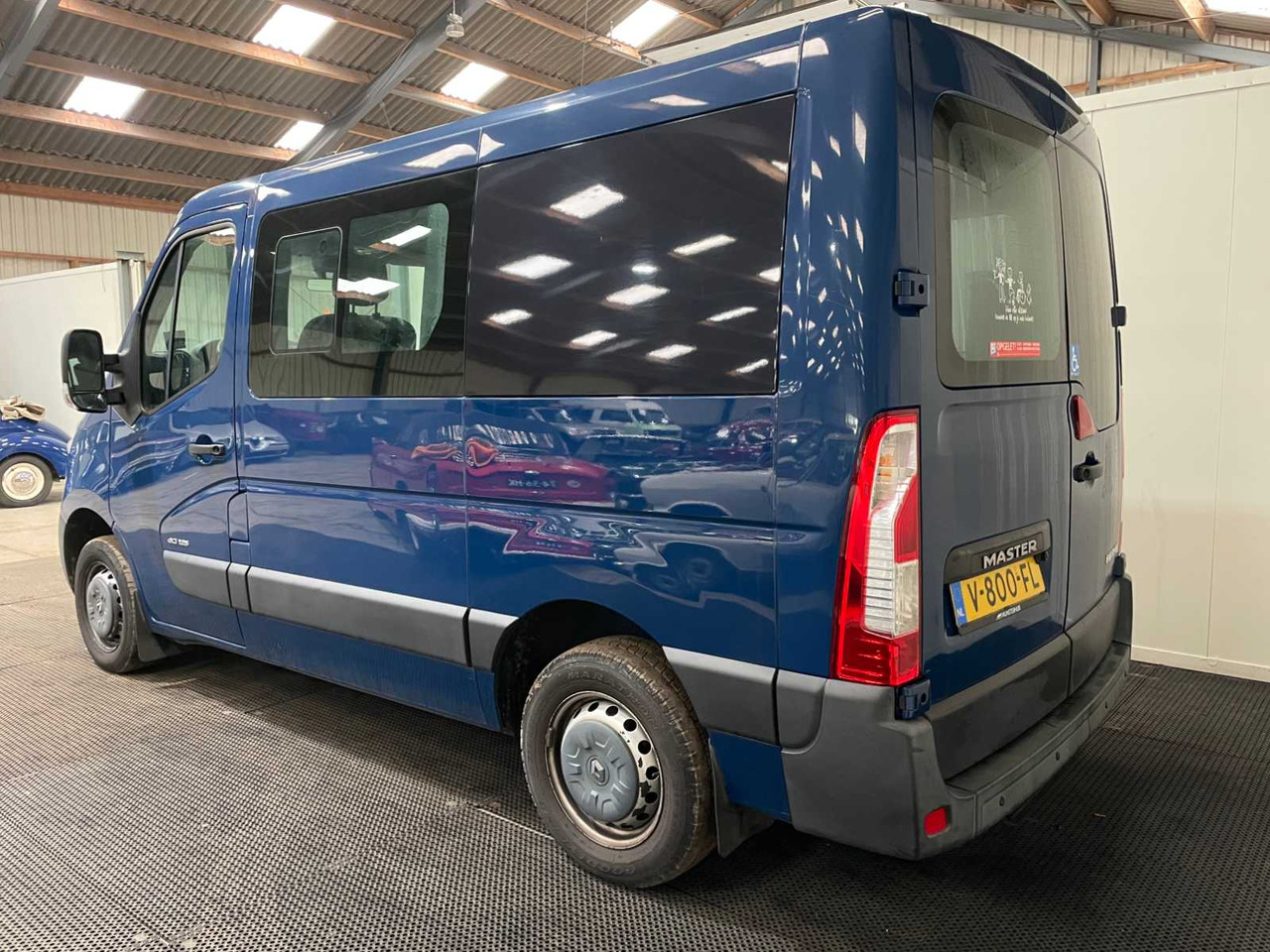 RENAULT - MASTER - WHEELCHAIR BUS - LIFT - AUTOMATIC - COMMERCIAL VEHICLE - 2014 - Commercial truck: picture 3 RENAULT - MASTER - WHEELCHAIR BUS - LIFT - AUTOMATIC - COMMERCIAL VEHICLE - 2014 - Commercial truck: picture 3