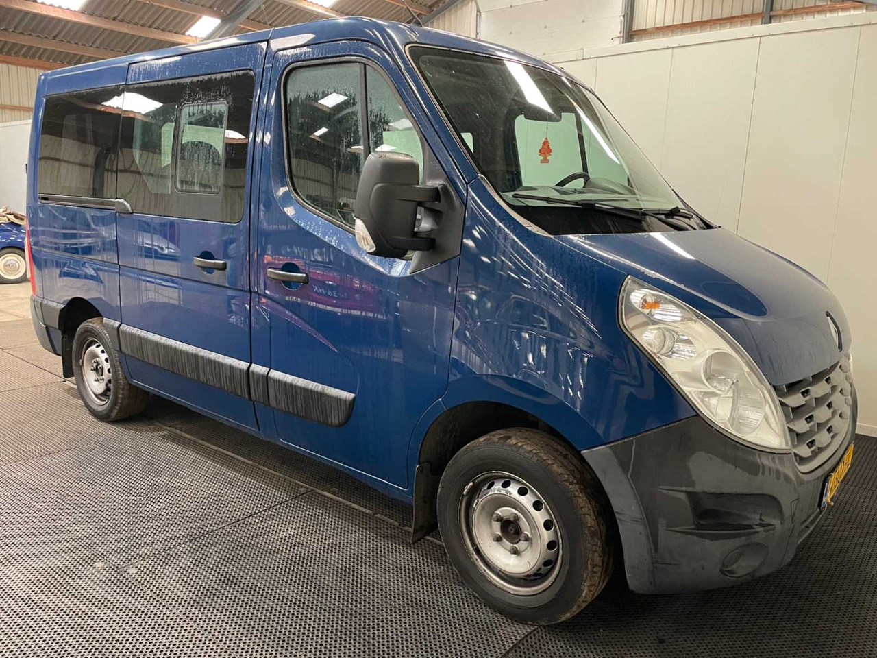 RENAULT - MASTER - WHEELCHAIR BUS - LIFT - AUTOMATIC - COMMERCIAL VEHICLE - 2014 - Commercial truck: picture 5 RENAULT - MASTER - WHEELCHAIR BUS - LIFT - AUTOMATIC - COMMERCIAL VEHICLE - 2014 - Commercial truck: picture 5