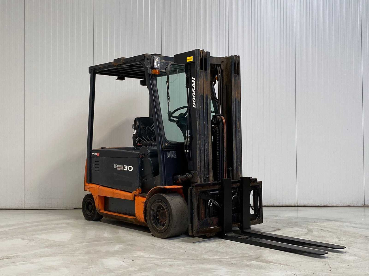 DOOSAN - 2013 - B30X-5 - FORKLIFT TRIPLEX - FREE-LIFT - SIDE-SHIFT - Forklift: picture 1 DOOSAN - 2013 - B30X-5 - FORKLIFT TRIPLEX - FREE-LIFT - SIDE-SHIFT - Forklift: picture 1