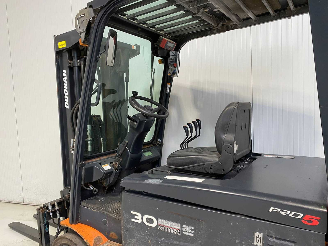 DOOSAN - 2013 - B30X-5 - FORKLIFT TRIPLEX - FREE-LIFT - SIDE-SHIFT - Forklift: picture 3 DOOSAN - 2013 - B30X-5 - FORKLIFT TRIPLEX - FREE-LIFT - SIDE-SHIFT - Forklift: picture 3