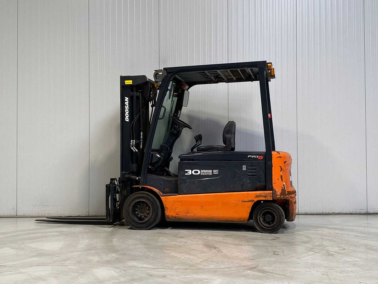 DOOSAN - 2013 - B30X-5 - FORKLIFT TRIPLEX - FREE-LIFT - SIDE-SHIFT - Forklift: picture 2 DOOSAN - 2013 - B30X-5 - FORKLIFT TRIPLEX - FREE-LIFT - SIDE-SHIFT - Forklift: picture 2