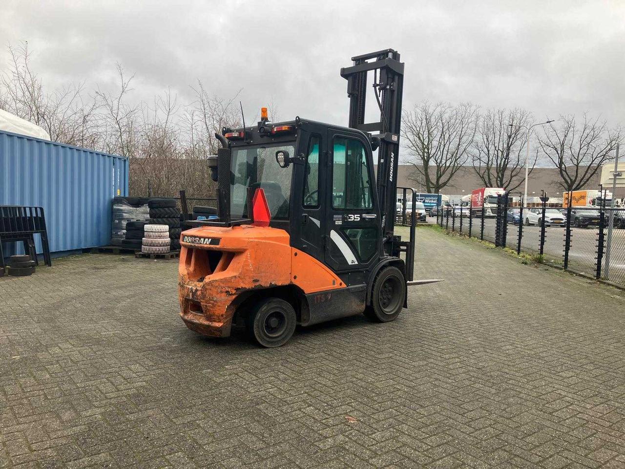 DOOSAN - D35C-7 - FORKLIFT - Forklift: picture 4 DOOSAN - D35C-7 - FORKLIFT - Forklift: picture 4