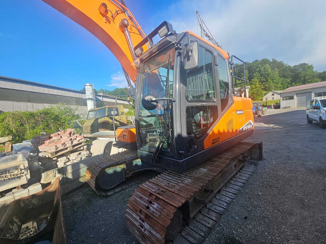 DOOSAN DX140LCR-7 - Crawler excavator: picture 1 DOOSAN DX140LCR-7 - Crawler excavator: picture 1