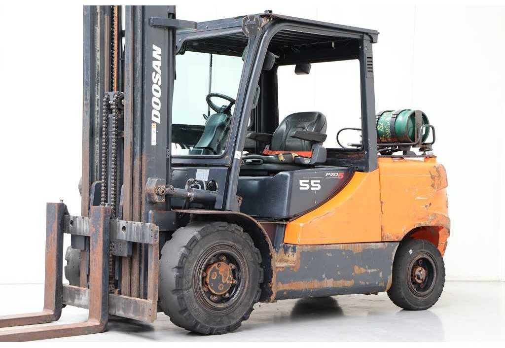 DOOSAN - G55SC-5 - FORKLIFT TRUCK, TRIPLEX, 3RD VALVE, LPG - Forklift: picture 1 DOOSAN - G55SC-5 - FORKLIFT TRUCK, TRIPLEX, 3RD VALVE, LPG - Forklift: picture 1