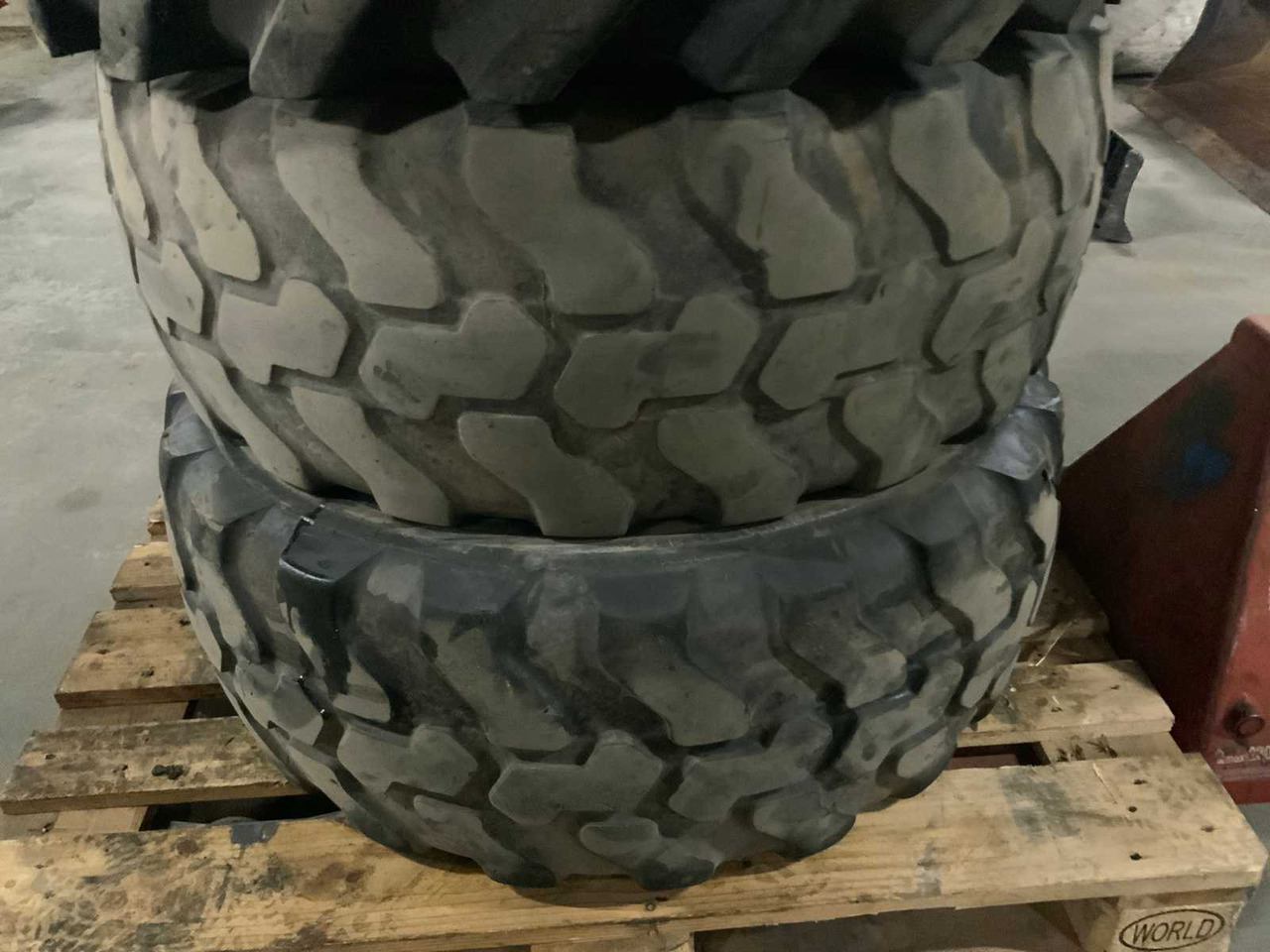 Dunlop 365/70 R18 - Wheels and tires for Farm tractor: picture 3 Dunlop 365/70 R18 - Wheels and tires for Farm tractor: picture 3
