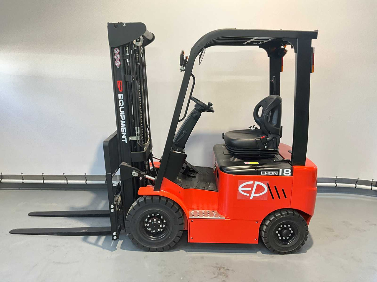 EP - EFL 181 - 4.8 METER TRIPLEX, LI-ION, FREE-LIFT, SIDE-SHIFT - FORKLIFT - Forklift: picture 2 EP - EFL 181 - 4.8 METER TRIPLEX, LI-ION, FREE-LIFT, SIDE-SHIFT - FORKLIFT - Forklift: picture 2
