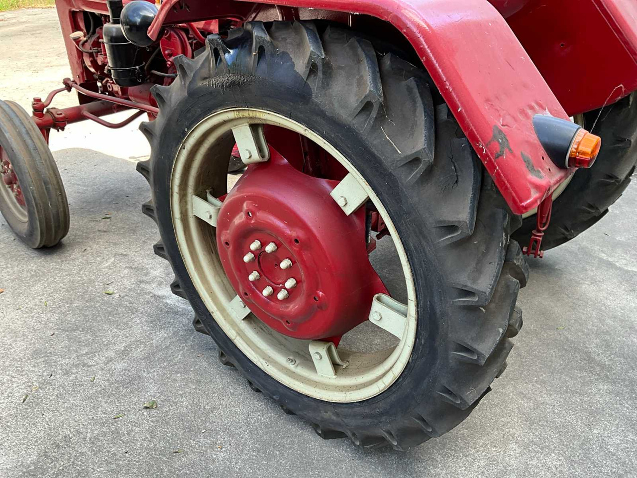 Farmall DGD-4 - Farm tractor: picture 5 Farmall DGD-4 - Farm tractor: picture 5