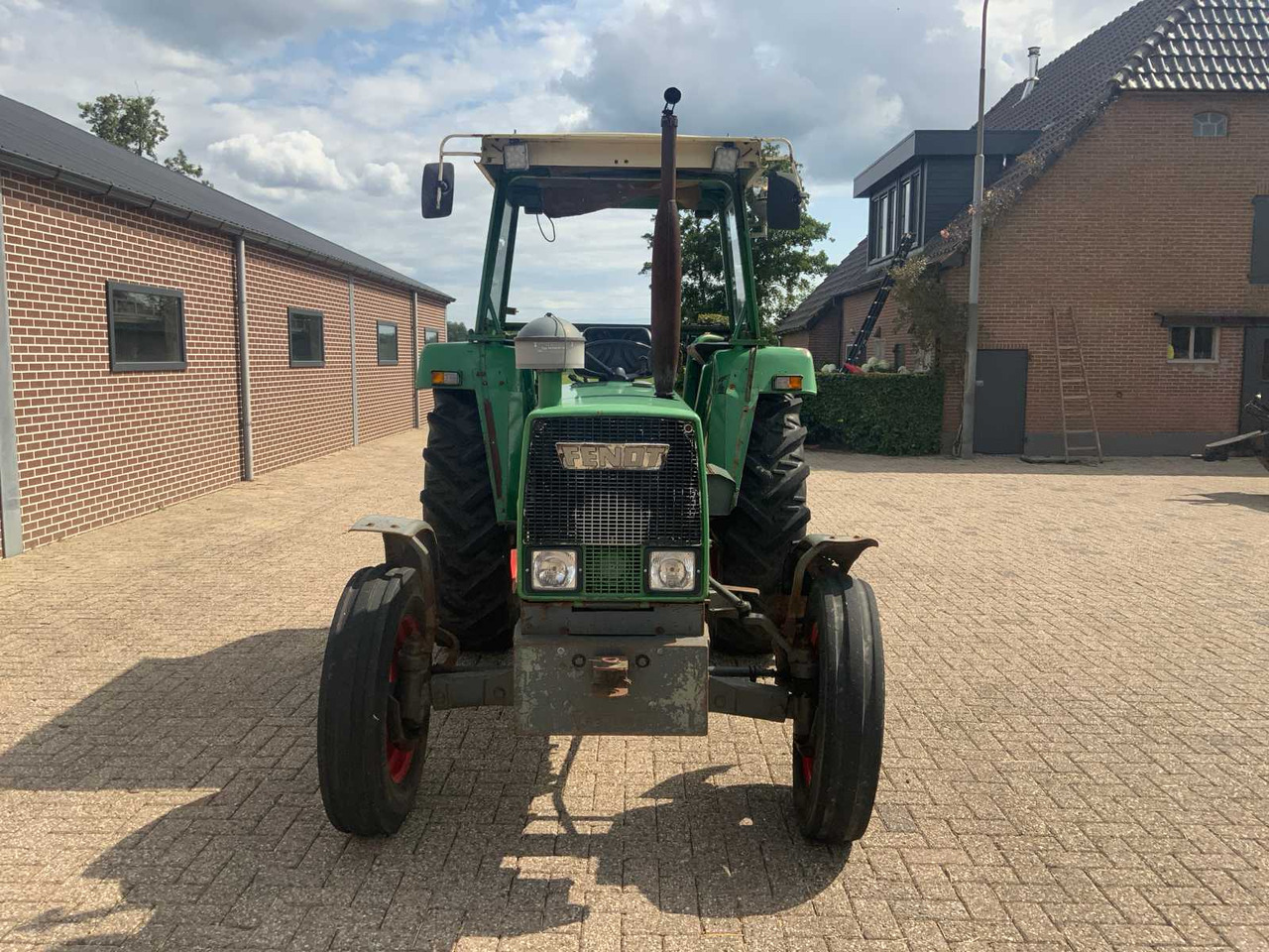 Fendt Farmer 108S - Farm tractor: picture 2 Fendt Farmer 108S - Farm tractor: picture 2