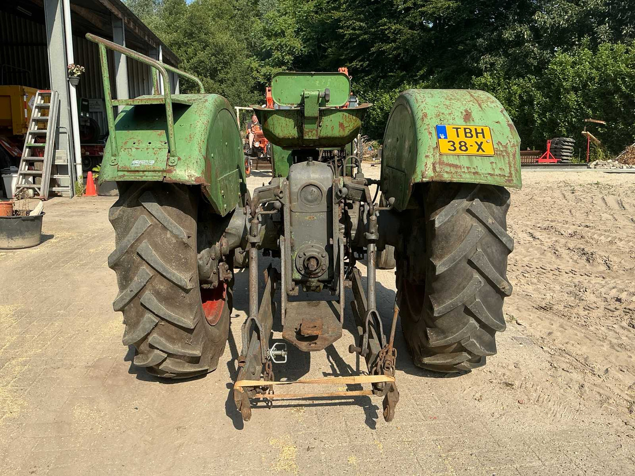 Fendt Farmer 2-FW139/3 - Farm tractor: picture 4 Fendt Farmer 2-FW139/3 - Farm tractor: picture 4