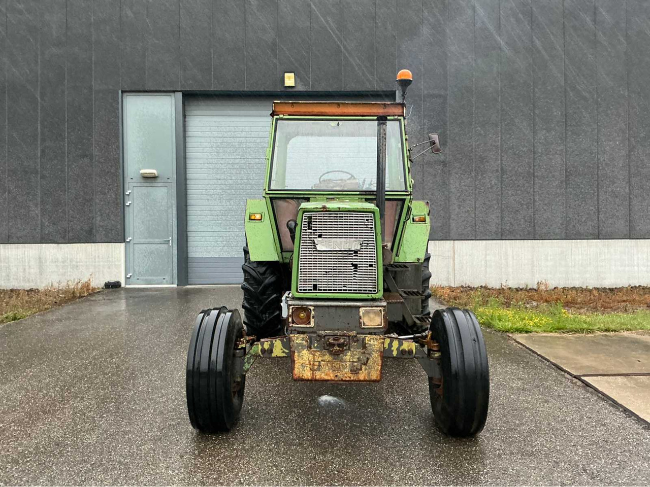 Fendt Favorit 600 LS Turbomatik - Farm tractor: picture 3 Fendt Favorit 600 LS Turbomatik - Farm tractor: picture 3