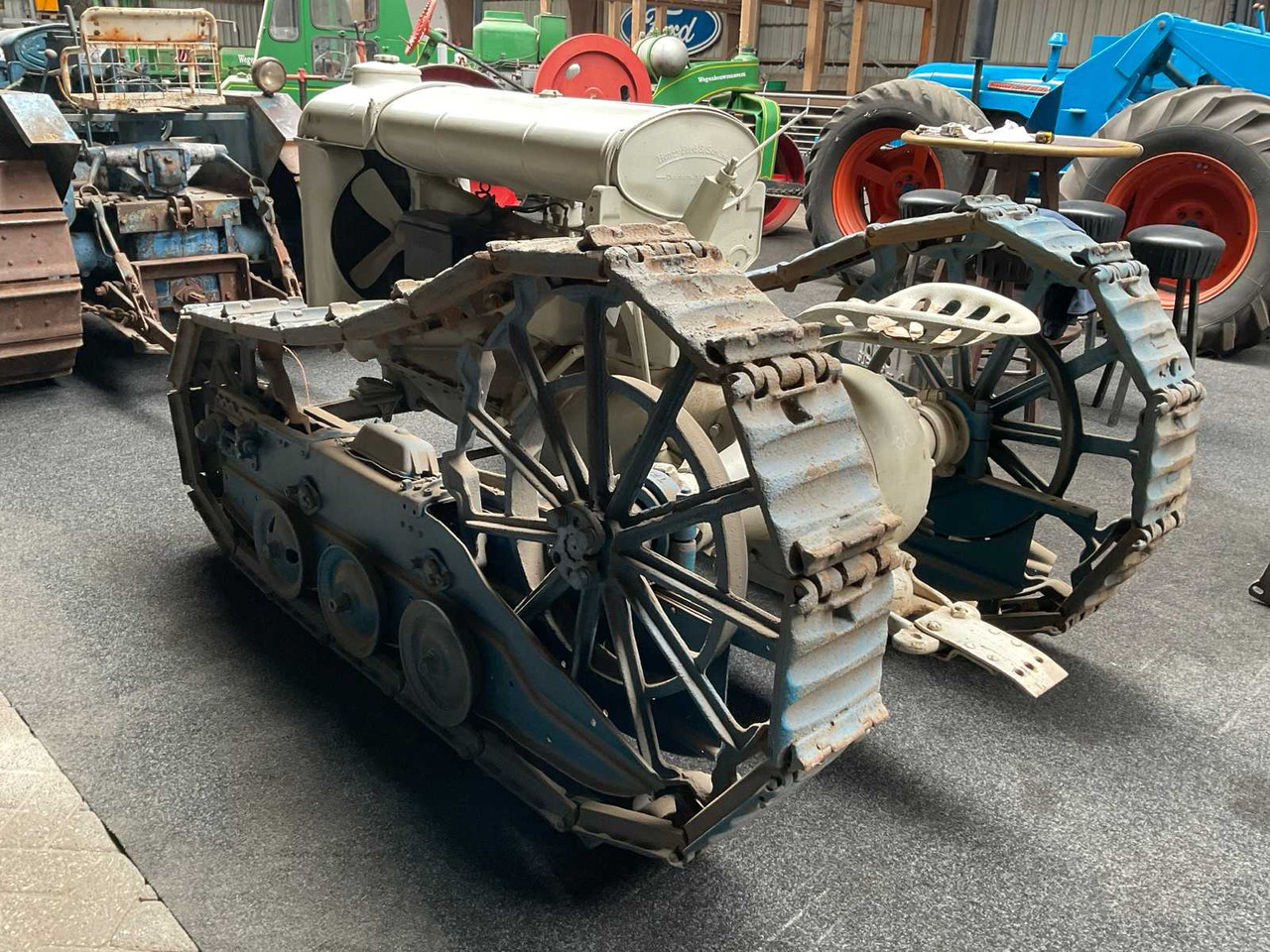 Fordson F Crawler - Farm tractor: picture 2 Fordson F Crawler - Farm tractor: picture 2