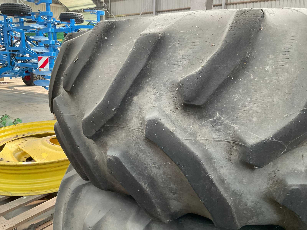 Goodyear Dyna Torque II - Wheels and tires for Farm tractor: picture 2 Goodyear Dyna Torque II - Wheels and tires for Farm tractor: picture 2
