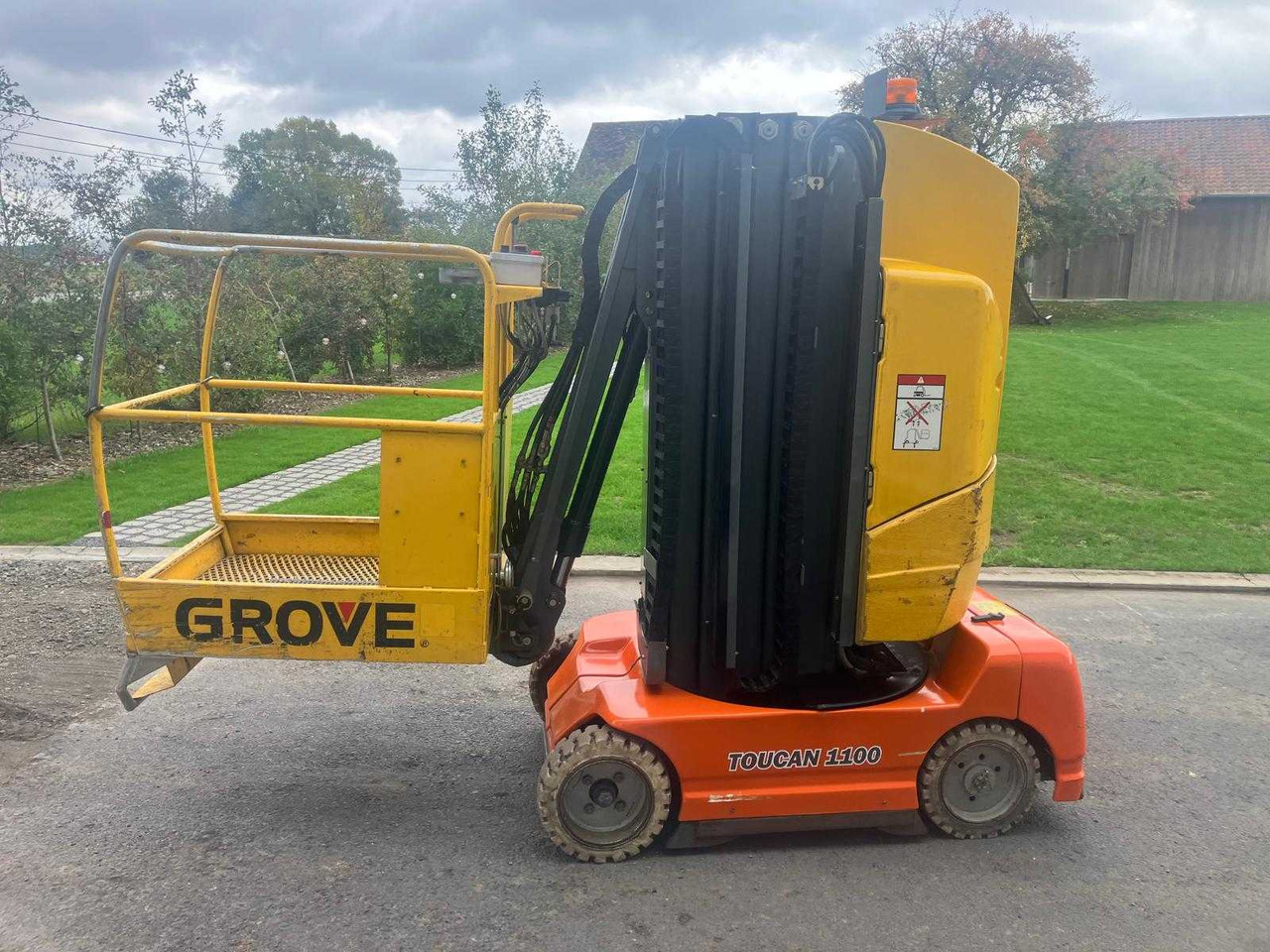 Grove Toucan 1100 C - Aerial platform: picture 2 Grove Toucan 1100 C - Aerial platform: picture 2