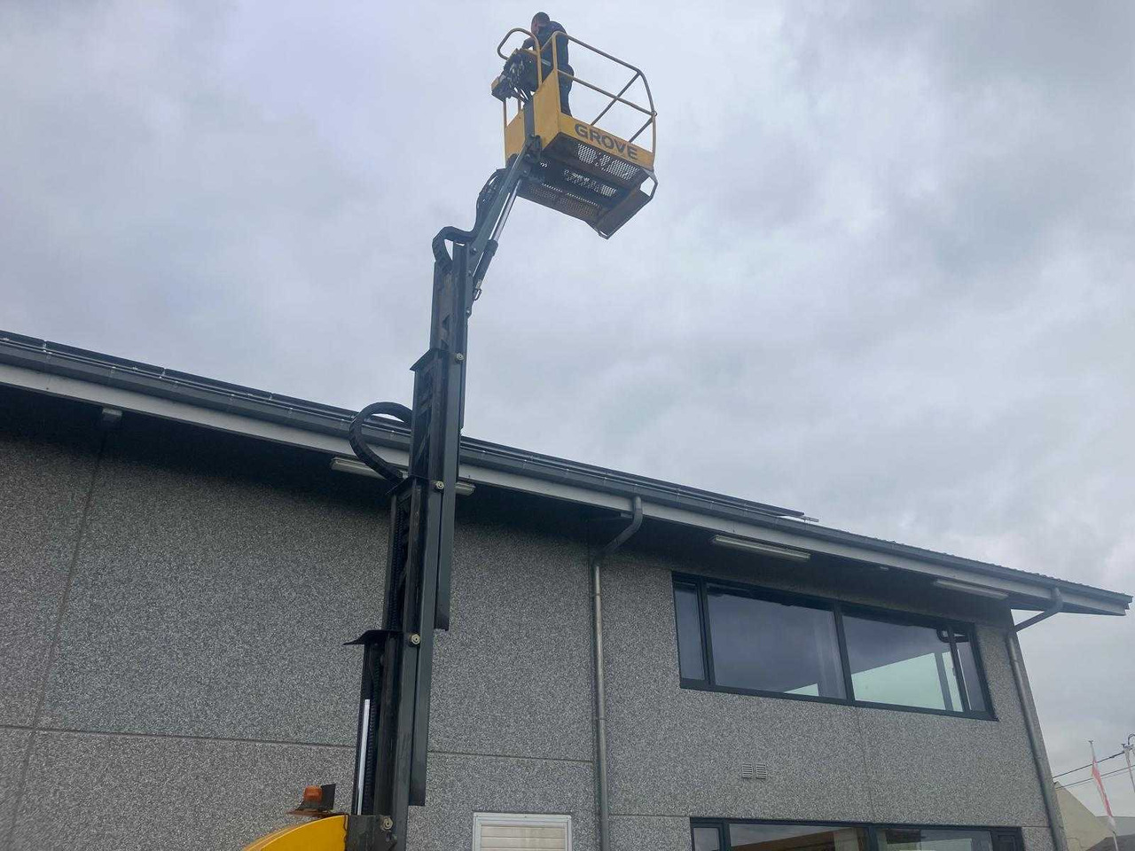 Grove Toucan 1100 C - Aerial platform: picture 3 Grove Toucan 1100 C - Aerial platform: picture 3