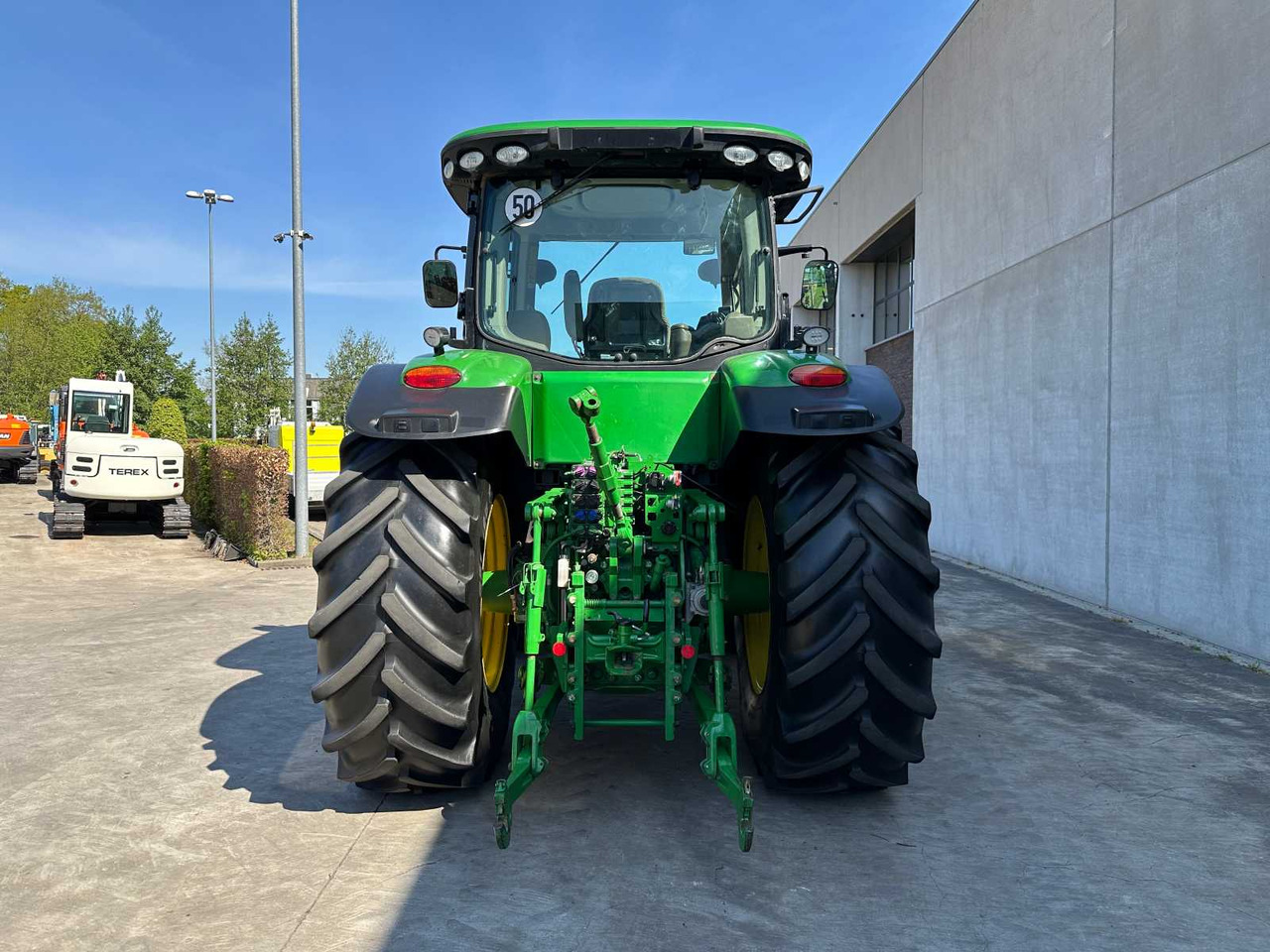 JOHN DEERE - 2013 - 7230R - ALL-WHEEL DRIVE FARM TRACTOR - Farm tractor: picture 5 JOHN DEERE - 2013 - 7230R - ALL-WHEEL DRIVE FARM TRACTOR - Farm tractor: picture 5
