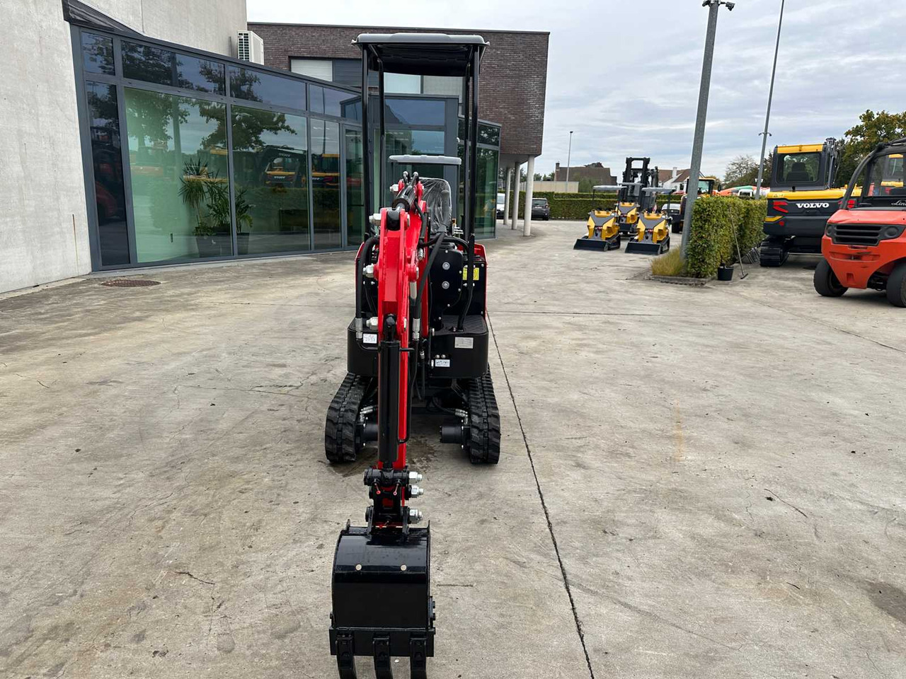 JPC HT12 - Mini excavator: picture 3 JPC HT12 - Mini excavator: picture 3