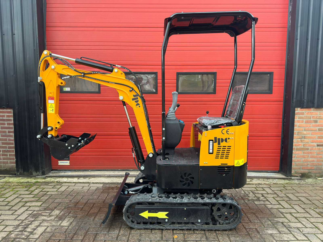 JPC HT12 Geel - Mini excavator: picture 4 JPC HT12 Geel - Mini excavator: picture 4