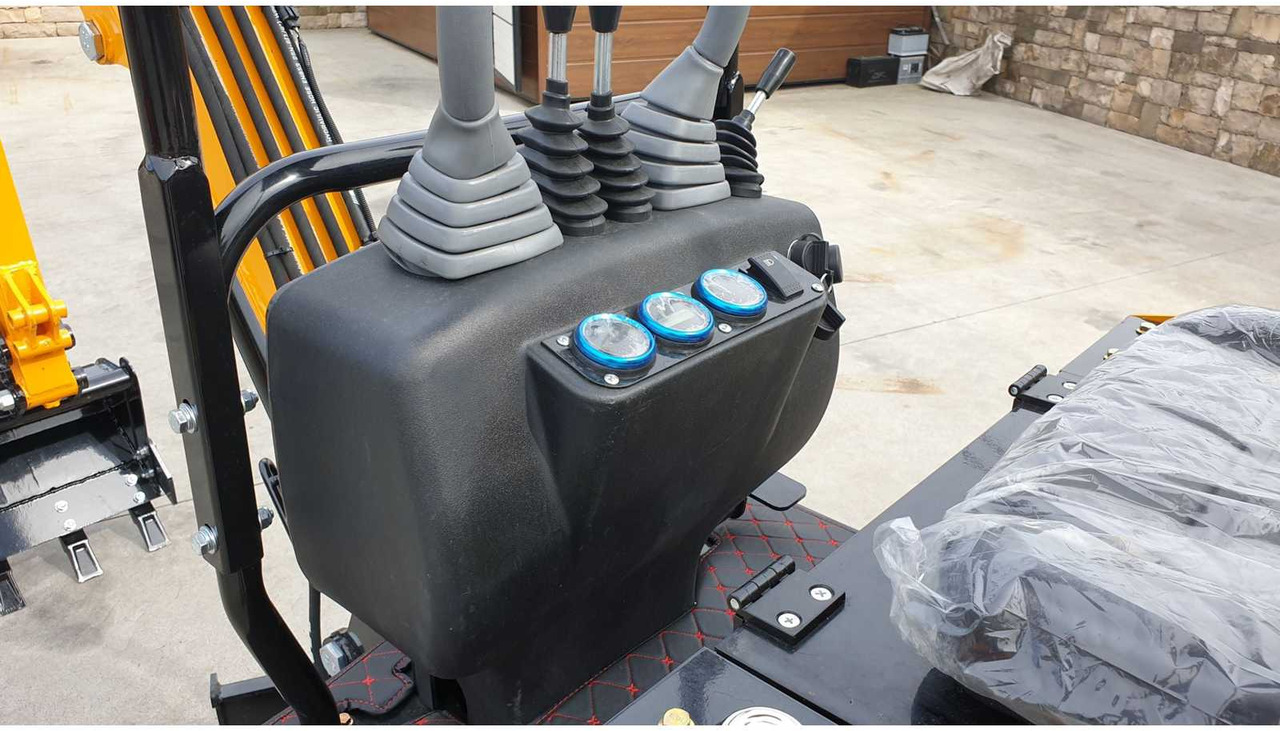 JPC HT12 MINI EXCAVATOR - Mini excavator: picture 2 JPC HT12 MINI EXCAVATOR - Mini excavator: picture 2