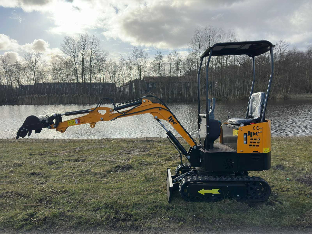 JPC HT12 - Mini excavator: picture 1 JPC HT12 - Mini excavator: picture 1