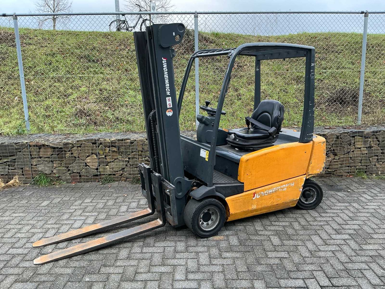 JUNGHEINRICH EFG 216 FORKLIFT - Forklift: picture 1 JUNGHEINRICH EFG 216 FORKLIFT - Forklift: picture 1