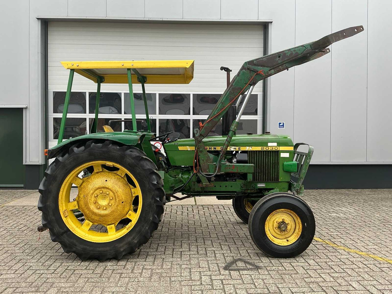 John Deere 2030 - Farm tractor: picture 5 John Deere 2030 - Farm tractor: picture 5