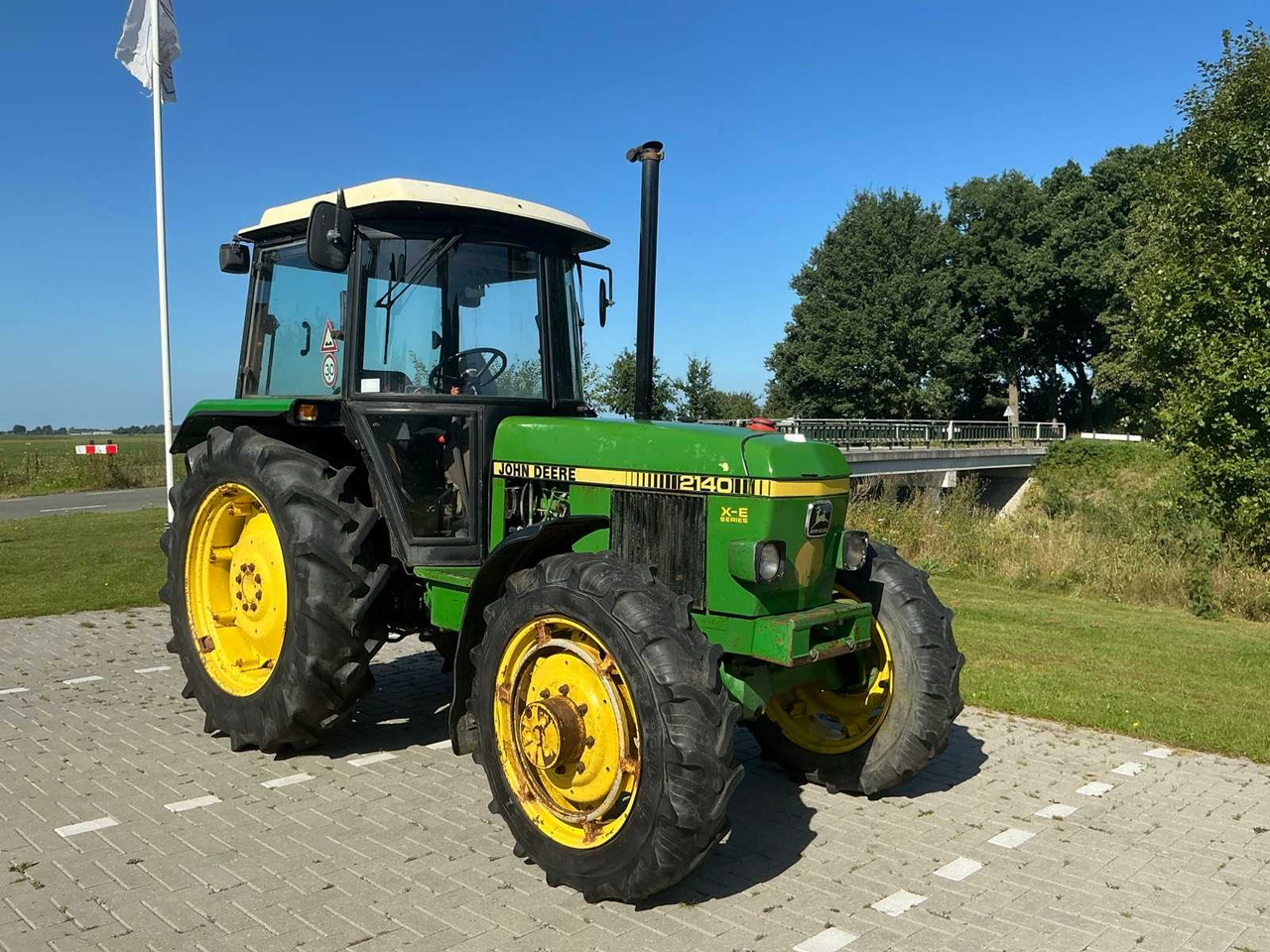 John Deere 2140 - Farm tractor: picture 4 John Deere 2140 - Farm tractor: picture 4