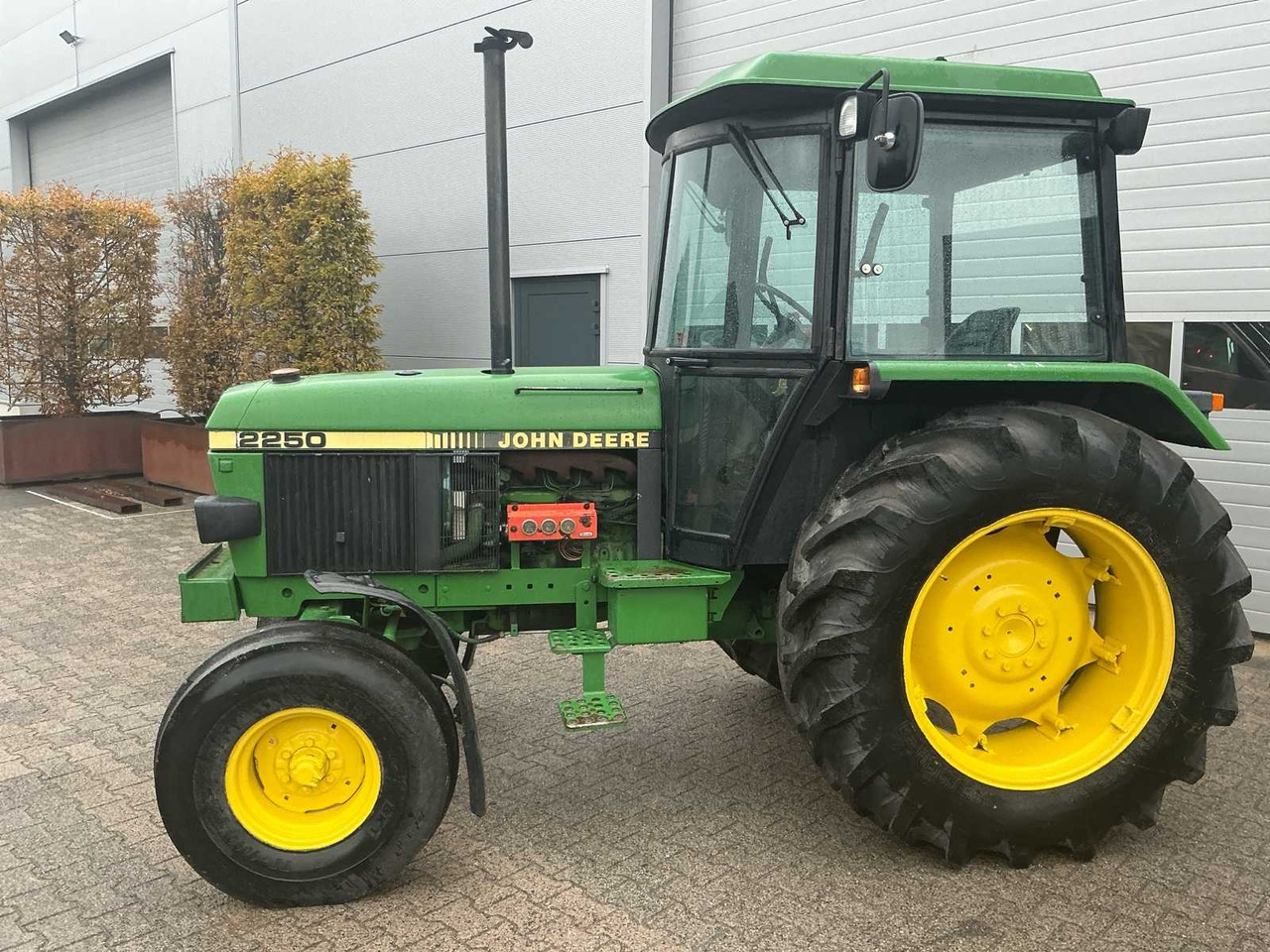 John Deere 2250 - Farm tractor: picture 5 John Deere 2250 - Farm tractor: picture 5