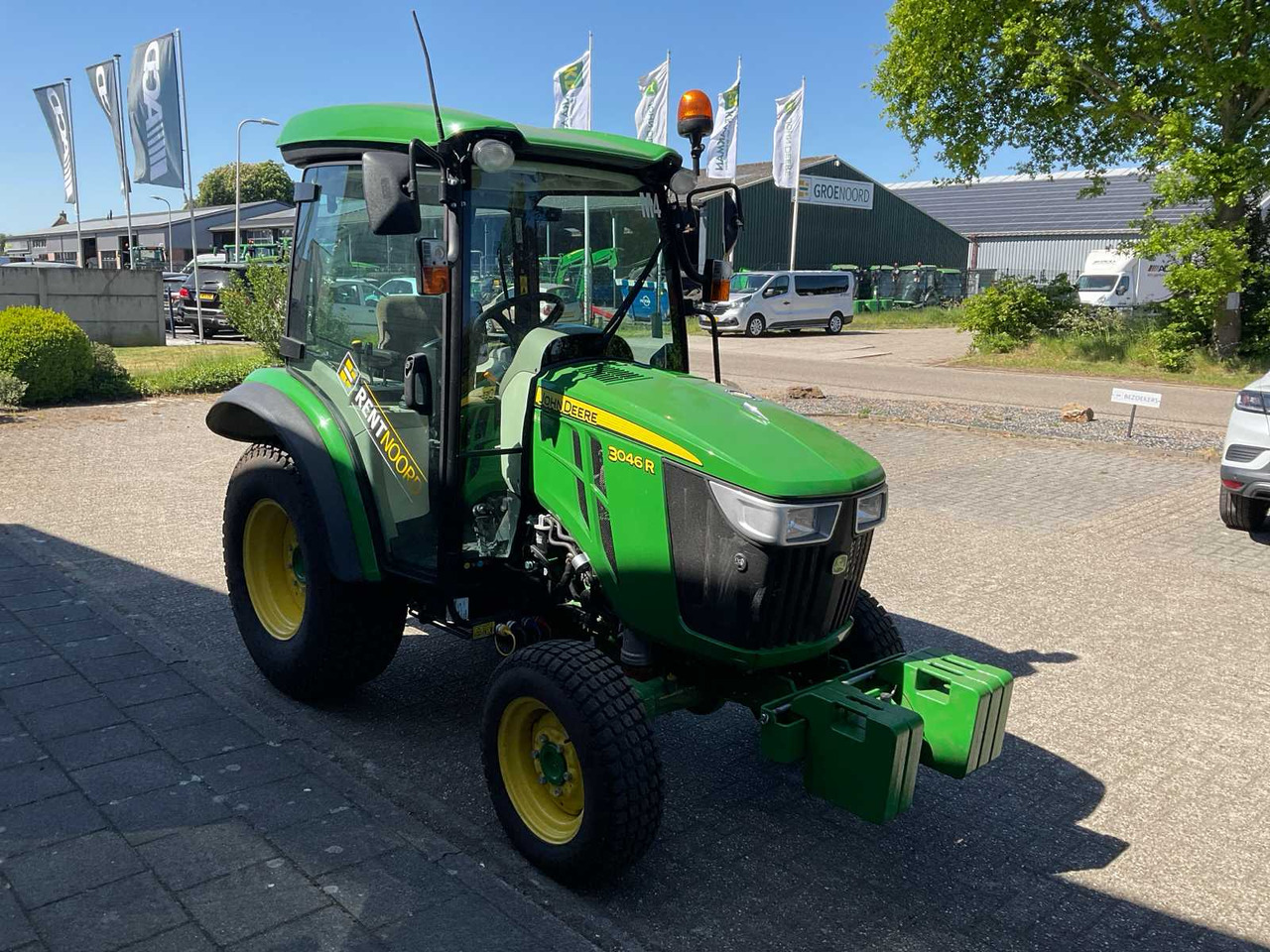 John Deere 3046R - Compact tractor: picture 4 John Deere 3046R - Compact tractor: picture 4