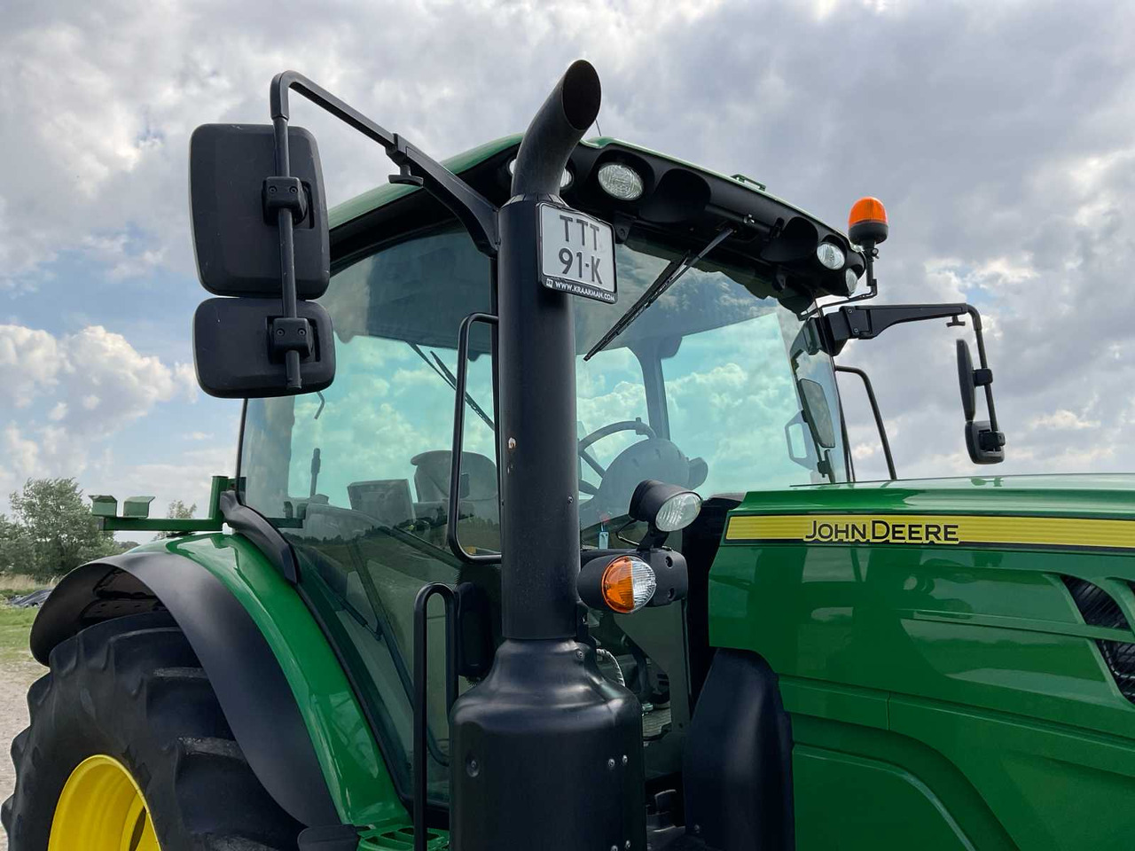 Farm tractor John Deere 6145R: picture 21