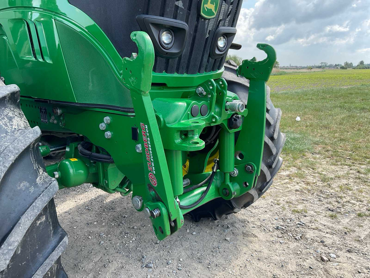 Farm tractor John Deere 6145R: picture 16