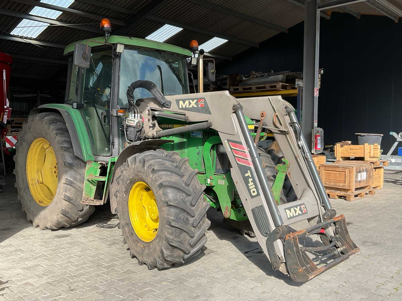 John Deere 6310 - Farm tractor: picture 2 John Deere 6310 - Farm tractor: picture 2