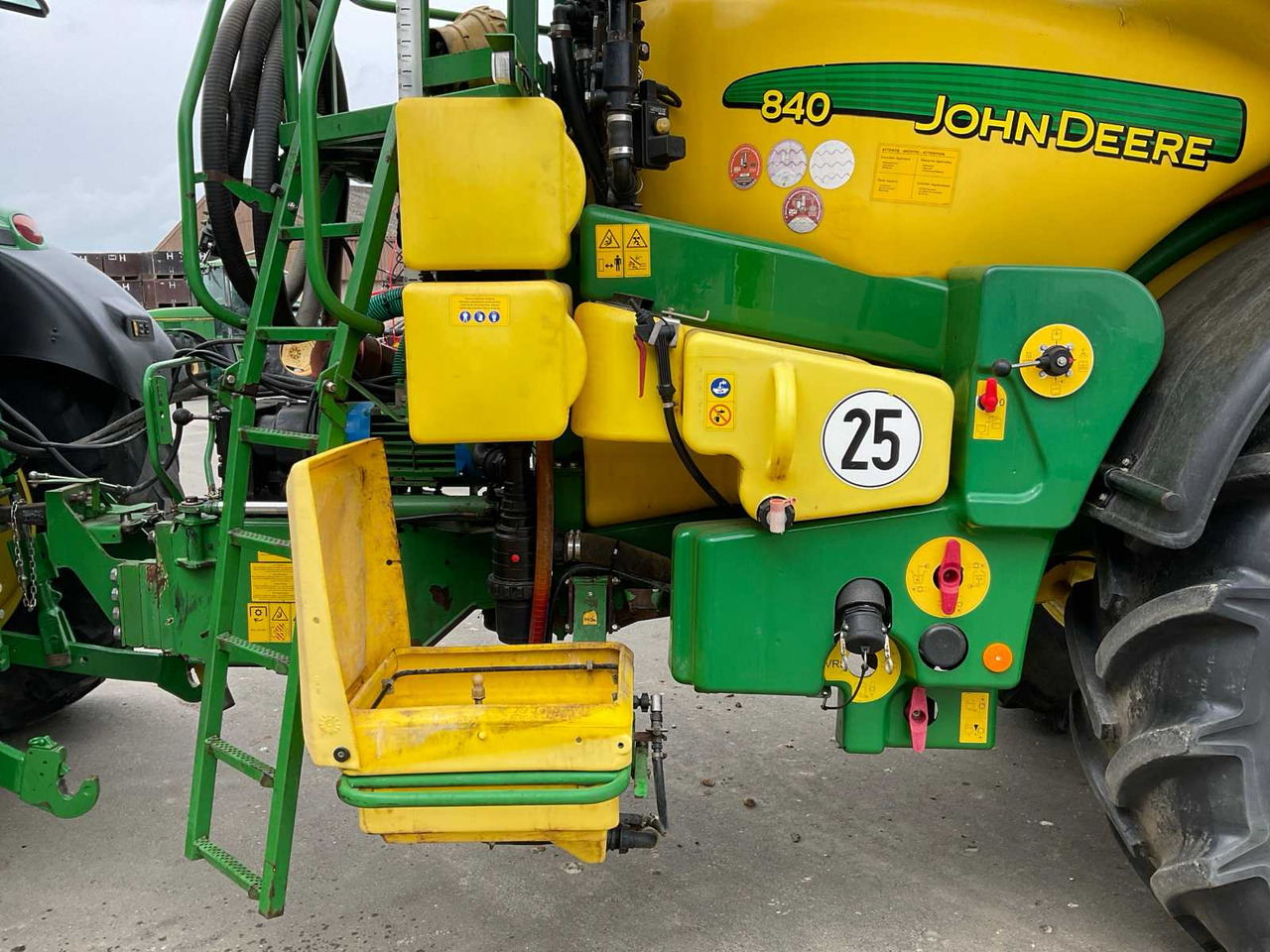 Sprayer John Deere 840: picture 22